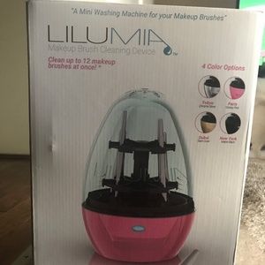 Lilumia make up brush cleaner